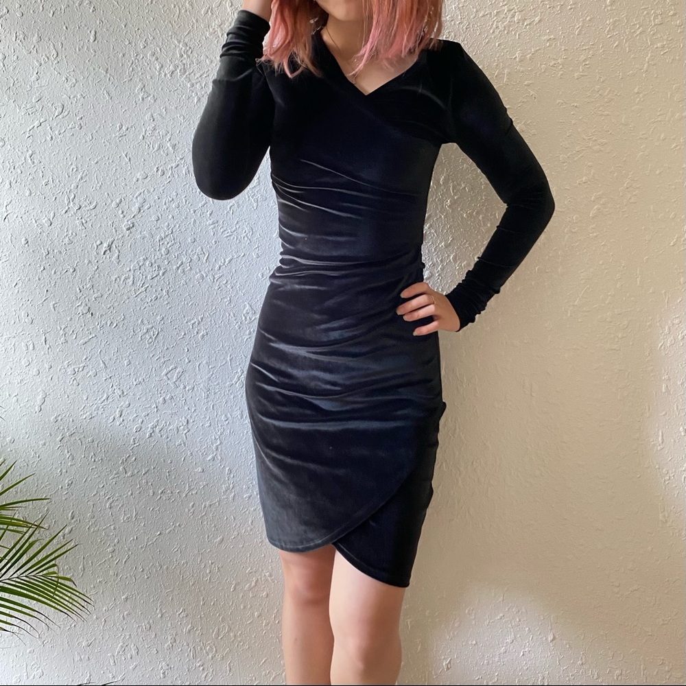 Aritzia Wilfred velvet bodycon dress